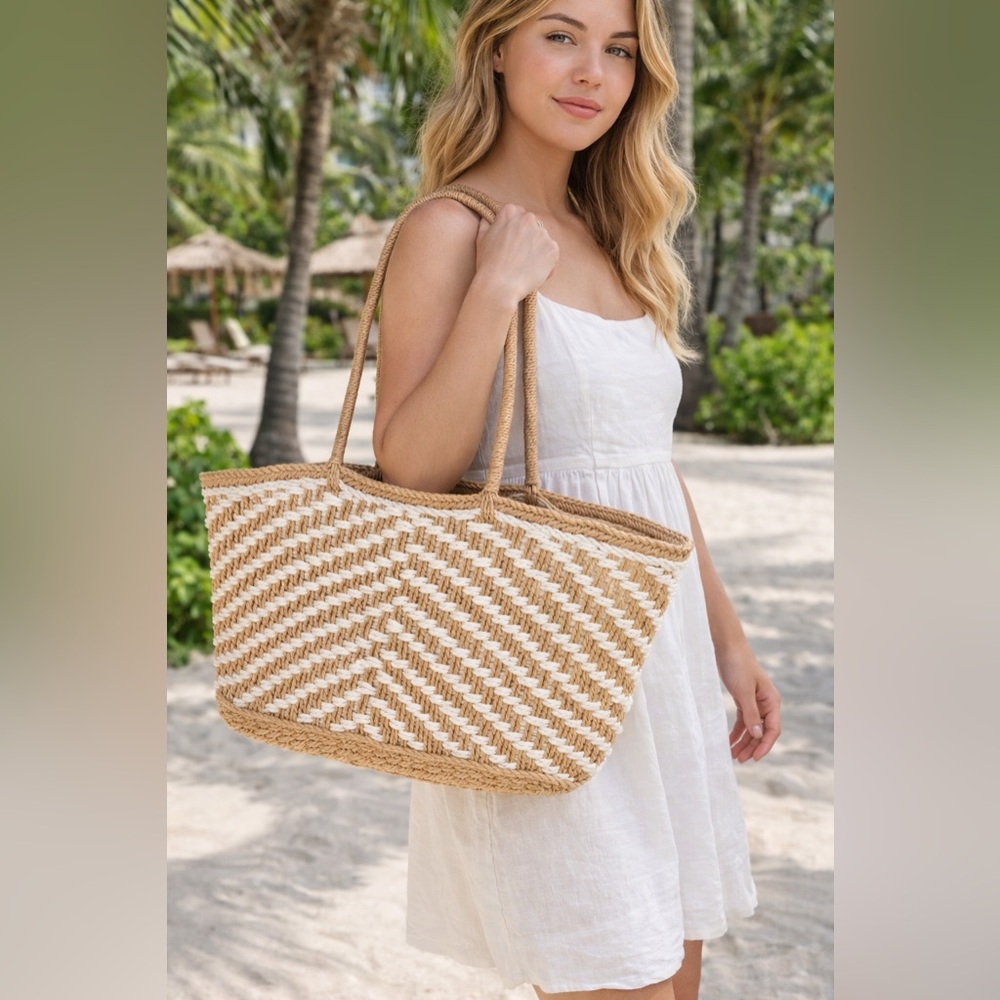 Natural & White Woven Straw Tote Bag